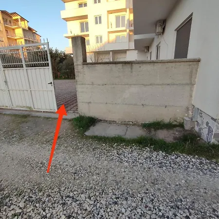 Sabi Qerret Lejlighed Golem (Tirana)