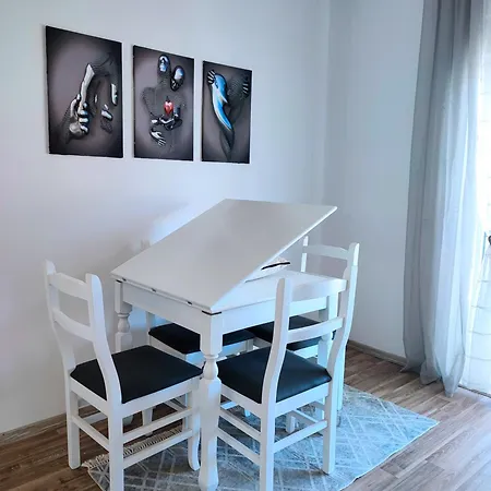 Sabi Qerret Apartamento Golem (Tirana)