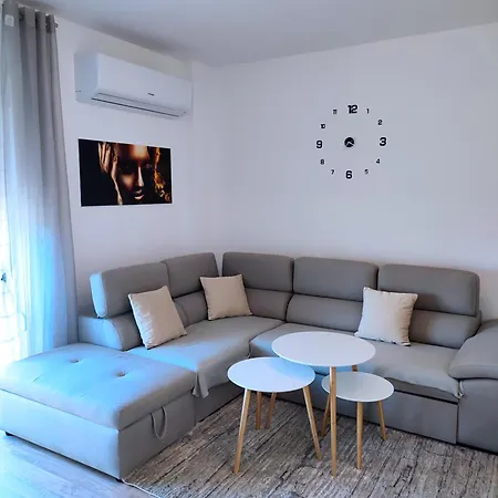 Sabi Golem Qerret Apartment
